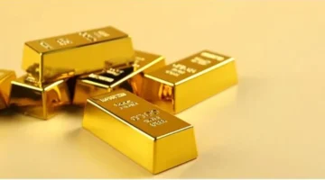 انخفاض أسعار الذهب بنسبة 4% متأثراً بصعود الدولار وتقلبات سوق النفط